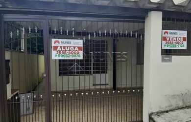 Imagem: A casa possui 2 Dormitórios, 1 Banheiro, 1 Vaga na garagem