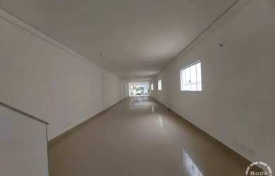 Imagem: O depósito possui 2 Vagas na garagem, 200m² de Área e está