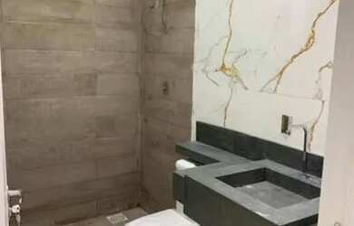 Imagem: A casa possui 3 Dormitórios, 2 Banheiros, 1 Vaga na garagem