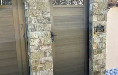 Imagem: A casa possui 3 Dormitórios, 2 Banheiros, 1 Vaga na garagem