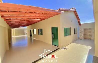 Imagem: A casa possui 4 Dormitórios, 3 Banheiros, 3 Vagas na garagem