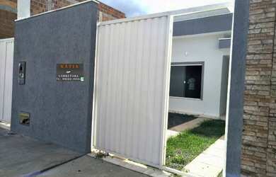 Imagem: A casa possui 2 Dormitórios, 2 Banheiros, 2 Vagas na garagem