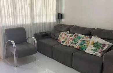 Imagem: A casa possui 2 Dormitórios, 1 Banheiro, 2 Vagas na garagem