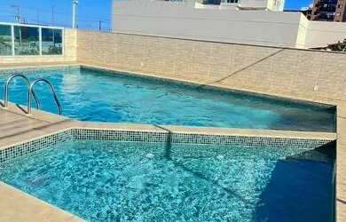 Imagem: O apartamento possui 3 Dormitórios, 1 Banheiro, 1 Vaga na garagem