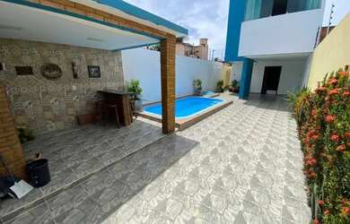 Imagem: A casa possui 4 Dormitórios, 5 Banheiros, 150m² de Área e