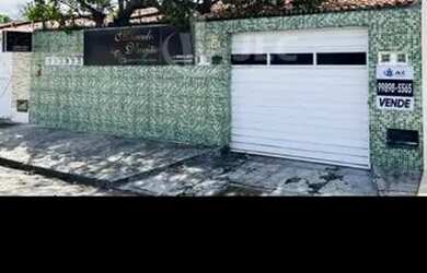 Imagem: A casa possui 2 Dormitórios, 1 Banheiro, 3 Vagas na garagem
