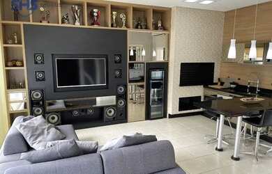 Imagem: A casa possui 3 Dormitórios, 3 Banheiros, 2 Vagas na garagem