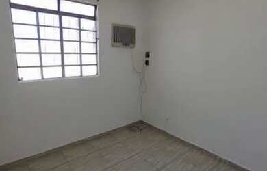 Imagem: A casa possui 2 Dormitórios, 1 Banheiro, 3 Vagas na garagem