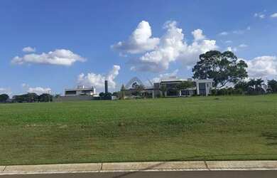 Imagem: O terreno possui 823m² de Área e está localizado em Monte