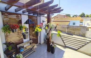 Imagem: A casa possui 4 Dormitórios, 4 Banheiros, 2 Vagas na garagem