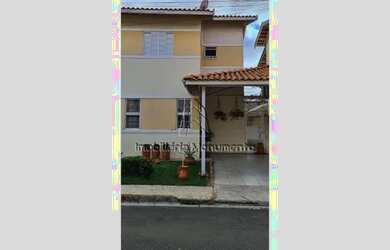 Imagem: A casa possui 2 Dormitórios, 2 Banheiros, 1 Vaga na garagem