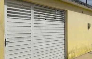 Imagem: A casa possui 3 Dormitórios, 2 Banheiros e está localizado