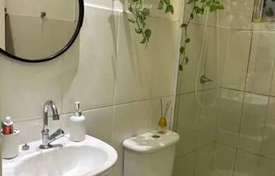 Imagem: O apartamento possui 2 Dormitórios, 1 Banheiro, 1 Vaga na garagem