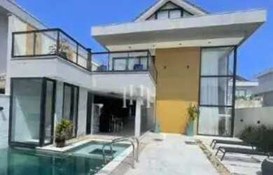 Imagem: A casa em condomínio possui 4 Dormitórios, 5 Banheiros, 2