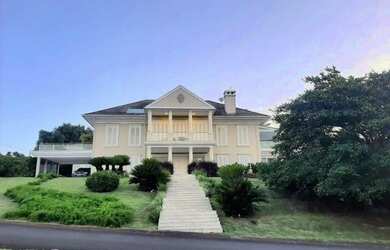 Imagem: A casa em condomínio possui 5 Dormitórios, 5 Banheiros, 5