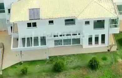 Imagem: A casa em condomínio possui 5 Dormitórios, 5 Banheiros, 4