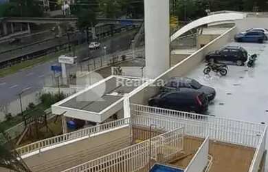 Imagem: O apartamento possui 1 Dormitório, 1 Banheiro, 1 Vaga na garagem