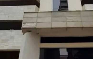 Imagem: O apartamento possui 5 Dormitórios, 3 Banheiros, 2 Vagas na