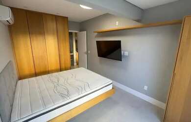 Imagem: O apartamento possui 1 Dormitório, 1 Banheiro, 1 Vaga na garagem