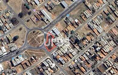 Imagem: O terreno possui 974m² de Área e está localizado em Senador