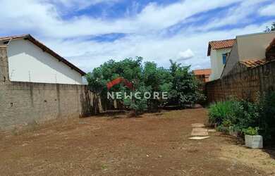 Imagem: O terreno possui 300m² de Área e está localizado em Dona