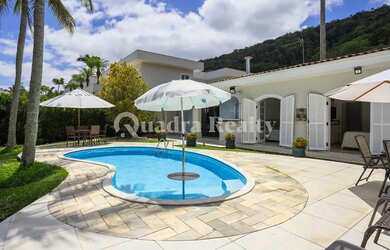 Imagem: A casa em condomínio possui 3 Dormitórios, 3 Banheiros, 4