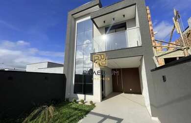 Imagem: A casa possui 3 Dormitórios, 3 Banheiros, 2 Vagas na garagem