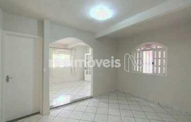 Imagem: A casa possui 2 Dormitórios, 2 Banheiros, 2 Vagas na garagem