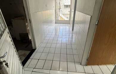 Imagem: A casa possui 1 Dormitório e 1 Banheiro e está localizado