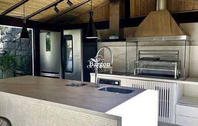 Imagem 4: Casa com 6 suítes a venda na Praia da Ferradura em Armação dos Búzios...