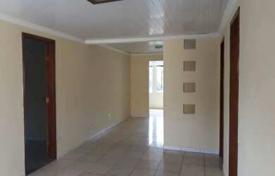 Imagem: A casa possui 2 Dormitórios, 2 Banheiros, 2 Vagas na garagem