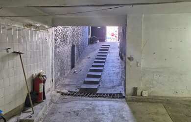 Imagem: O depósito possui 5 Vagas na garagem, 220m² de Área e Imóvel