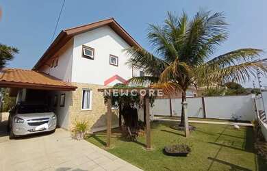 Imagem: A casa em condomínio possui 4 Dormitórios, 4 Banheiros, 3