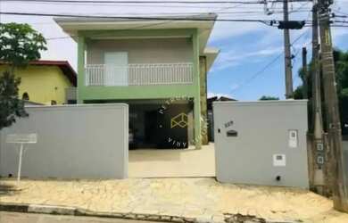 Imagem: A casa possui 3 Dormitórios, 3 Banheiros, 3 Vagas na garagem