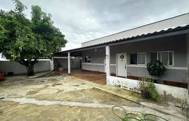 Imagem: A casa em condomínio possui 3 Dormitórios, 2 Banheiros, 2