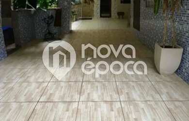 Imagem: A casa possui 3 Dormitórios, 1 Banheiro, 3 Vagas na garagem