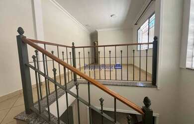 Imagem: A casa possui 3 Dormitórios, 4 Banheiros, 2 Vagas na garagem