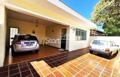 Imagem: A casa possui 3 Dormitórios, 3 Banheiros, 3 Vagas na garagem