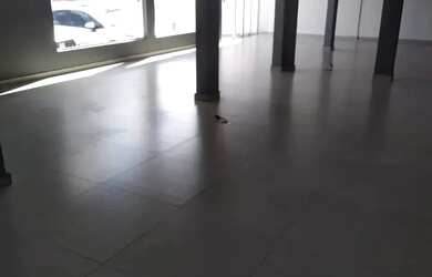 Imagem: O depósito possui 5 Vagas na garagem, 250m² de Área e está