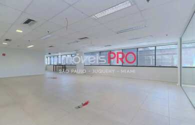 Imagem: O depósito possui 5 Vagas na garagem, 404m² de Área e está