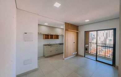 Imagem: O apartamento possui 2 Dormitórios, 1 Banheiro, 1 Vaga na garagem