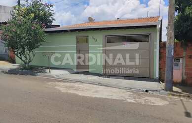 Imagem: A casa possui 3 Dormitórios, 1 Banheiro, 2 Vagas na garagem