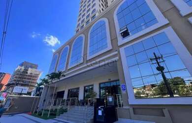 Imagem: O depósito à venda possui 5 Vagas na garagem e 260m² de Área