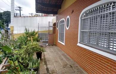 Imagem: A casa possui 3 Dormitórios, Acomodam 15 pessoas, 4 Vagas na