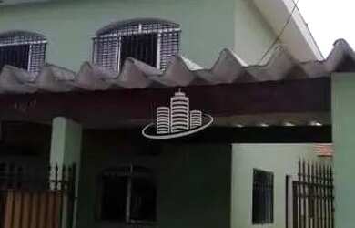 Imagem: A casa possui 3 Dormitórios, 2 Banheiros, 5 Vagas na garagem