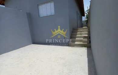 Imagem: A casa possui 2 Dormitórios, 1 Banheiro, 2 Vagas na garagem