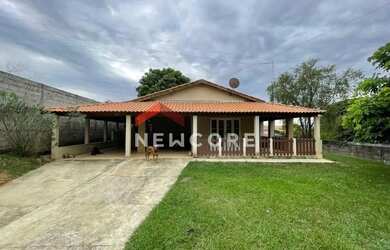 Imagem: A fazenda possui 200m² de Área e está localizado em Sítio