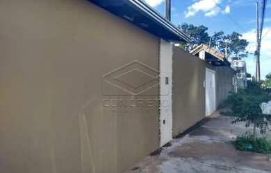 Imagem: A casa possui 2 Dormitórios, 1 Banheiro, 4 Vagas na garagem