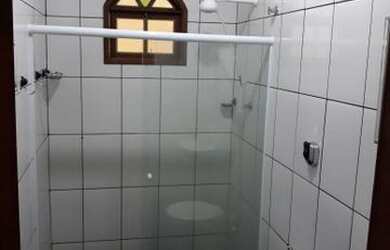 Imagem: A casa possui 2 Dormitórios, 2 Vagas na garagem, 120m² de