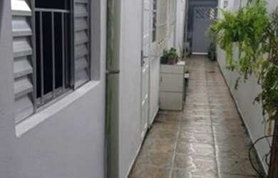 Imagem: A casa possui 2 Dormitórios, 2 Banheiros, 2 Vagas na garagem